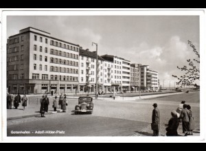 Gotenhafen, Adolf-Hitler-Platz m. Personen u. Oldtimer, 1941 gebr. Danzig sw-AK