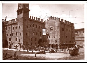 Italien, Bologna, Palazzo Re Enzo m. Oldtimern u. Strassenbahn, 1938 gebr. sw-AK
