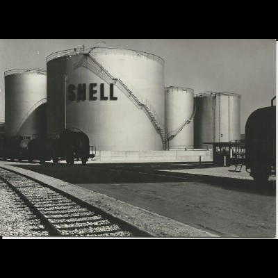 Schweiz, Birsfelden Shell Anlagen m. Eisenbahn Waggons, 1957 gebr. sw-AK